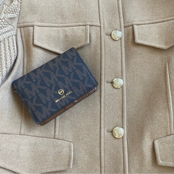 New! Michael Kors wallet - Picture 5 of 7